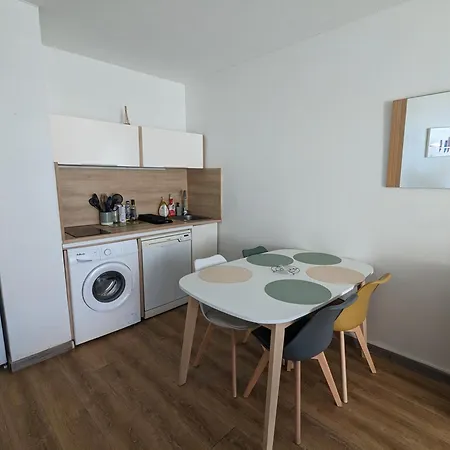 T3 Climatise Avec Piscine Et Vue Sur